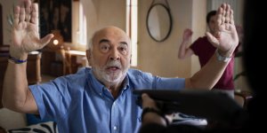 Надо было ехать в Грецию (On aurait dû aller en Grèce)