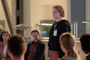 1 сезон 2 эпизод — «Украденное время» (Stolen Time)