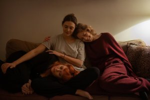 Его три дочери (His Three Daughters)